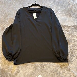 NWT Banana Republic Black V-Neck long sleeved blouse with button detail